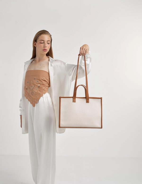 Weiße und braune Tasche
